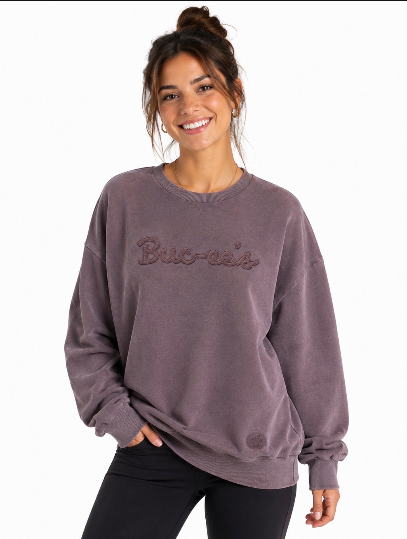 Buc-ee’s Women’s Washed Plum Embroidered Crewneck Sweatshirt – Oversized Pullover
