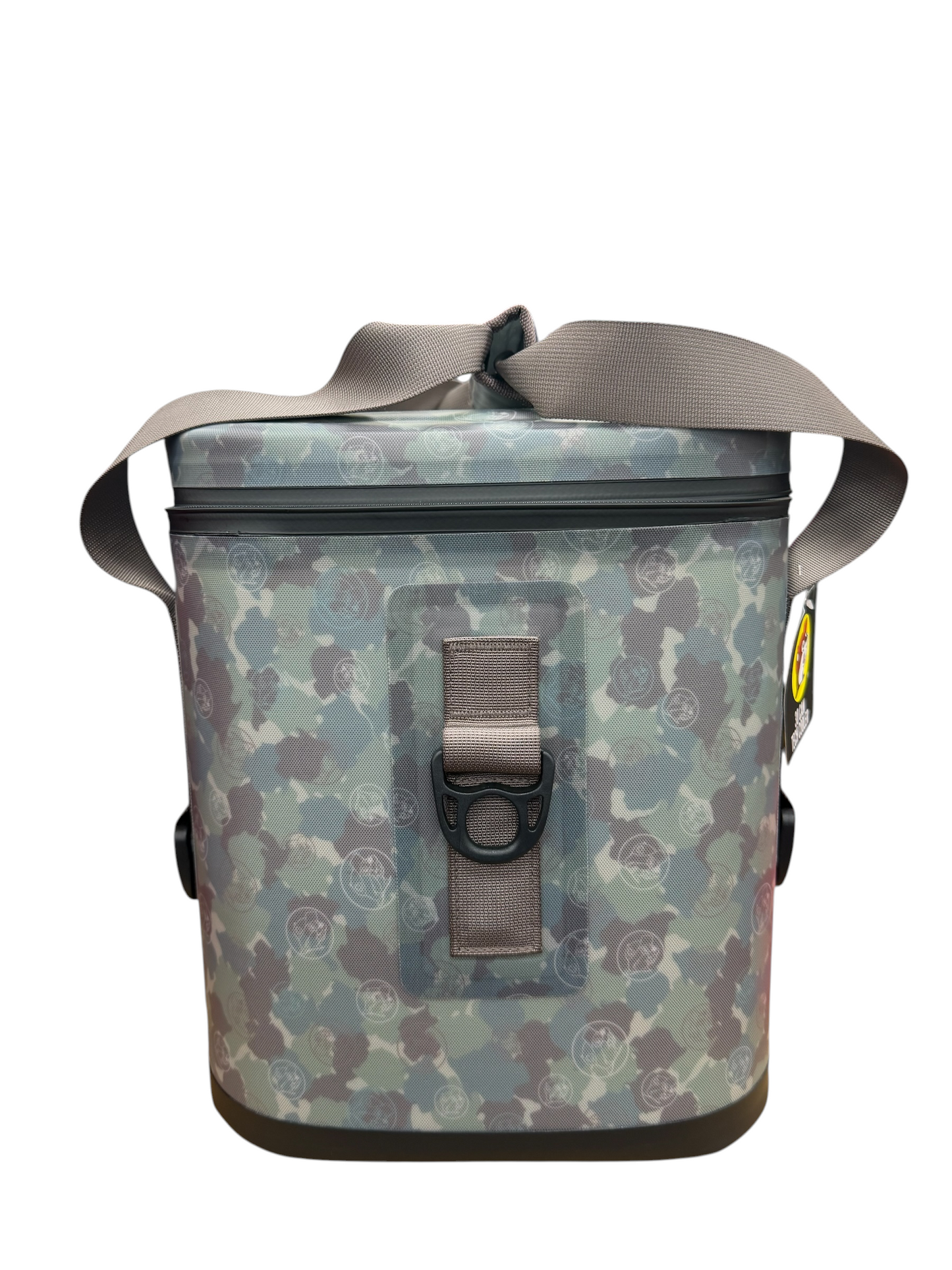 Buc-ee’s 30-Can Tech Cooler – Leakproof Soft-Sided Cooler with Waterproof Zipper – Available in Red or Camo